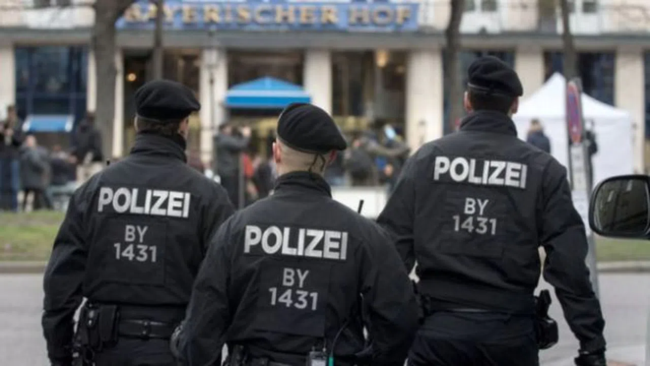 Almanya Burhan Bayar'ı Yakalamak İçin Çok Sayıda Polis Görevlendirdi