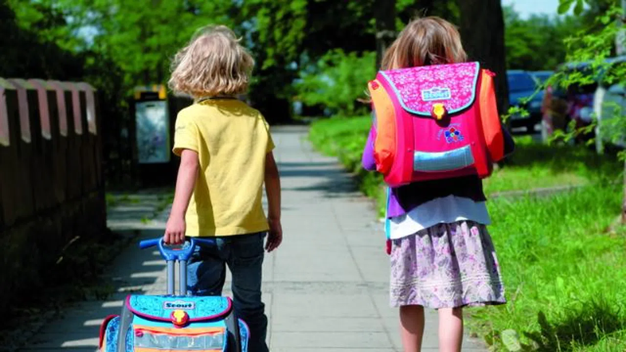 Çocuğunuzun skolyoz olmasını istemiyorsanız bu noktalara dikkat!