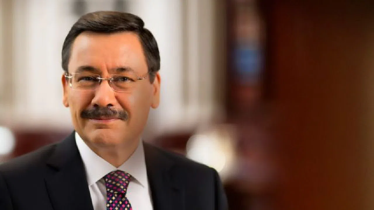 Melih Gökçek odasını topladı