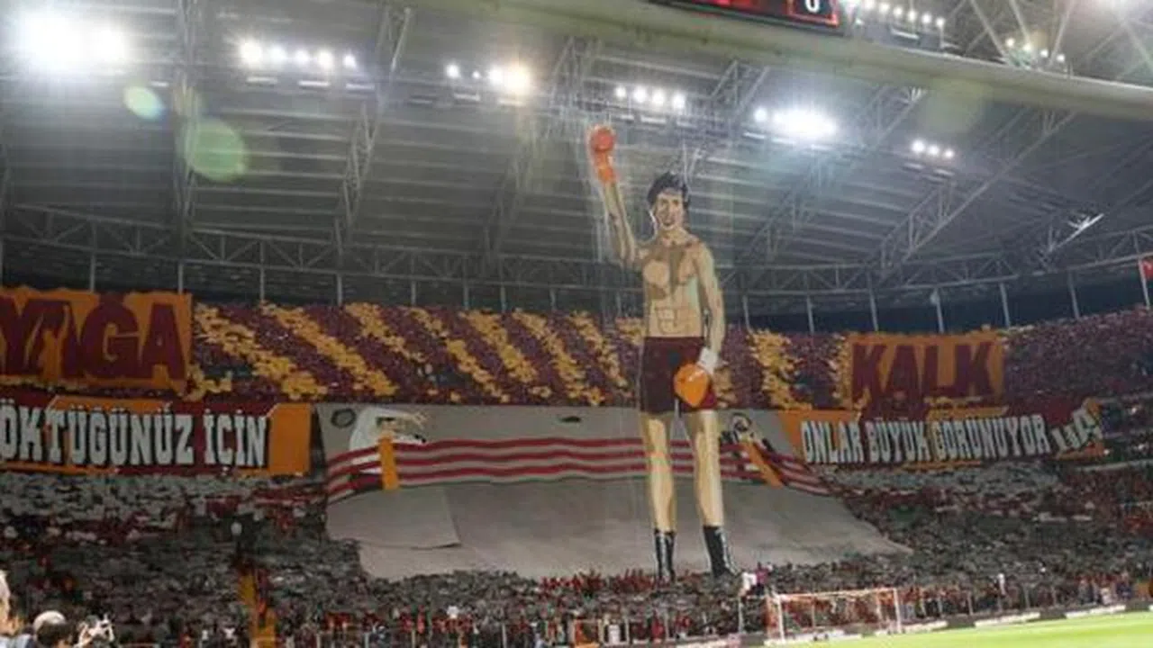 Ayağa kalk pankartına soruşturma