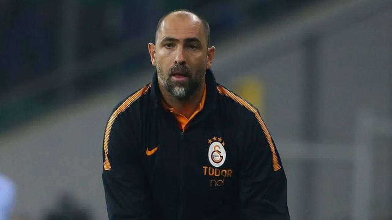 Tudor basın mensuplarını hedef aldı