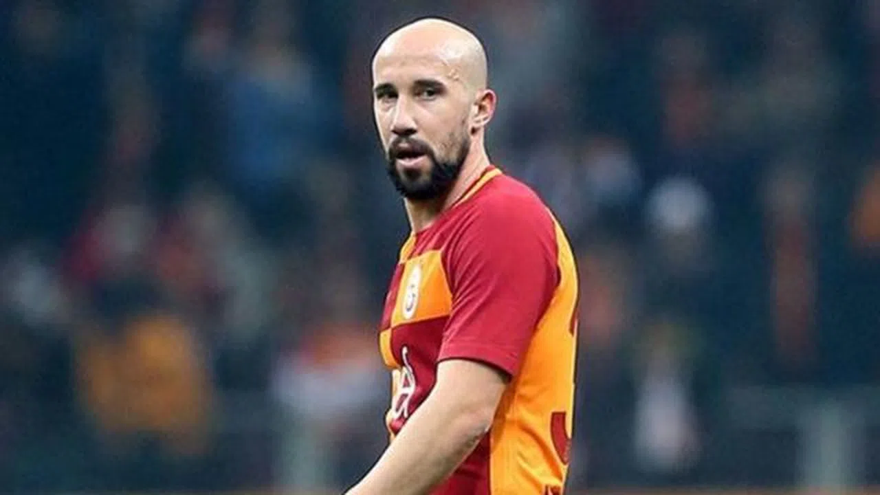 Latovlevici taraftar korkusundan sakat sakat oynadı