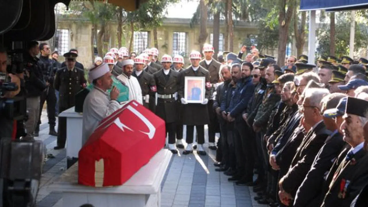 Ayla'nın babası, eşiyle birlikte son yolculuğuna uğurlandı