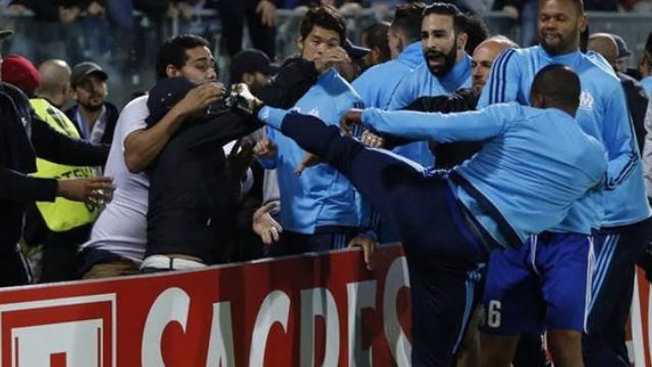 Galatasaray, Evra'yı İstanbul'a getiriyor