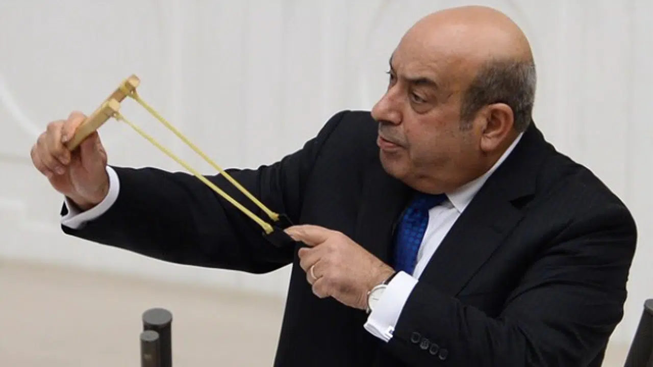 Hasip Kaplan ırkçı paylaşımları sonrası siyaseti bıraktı