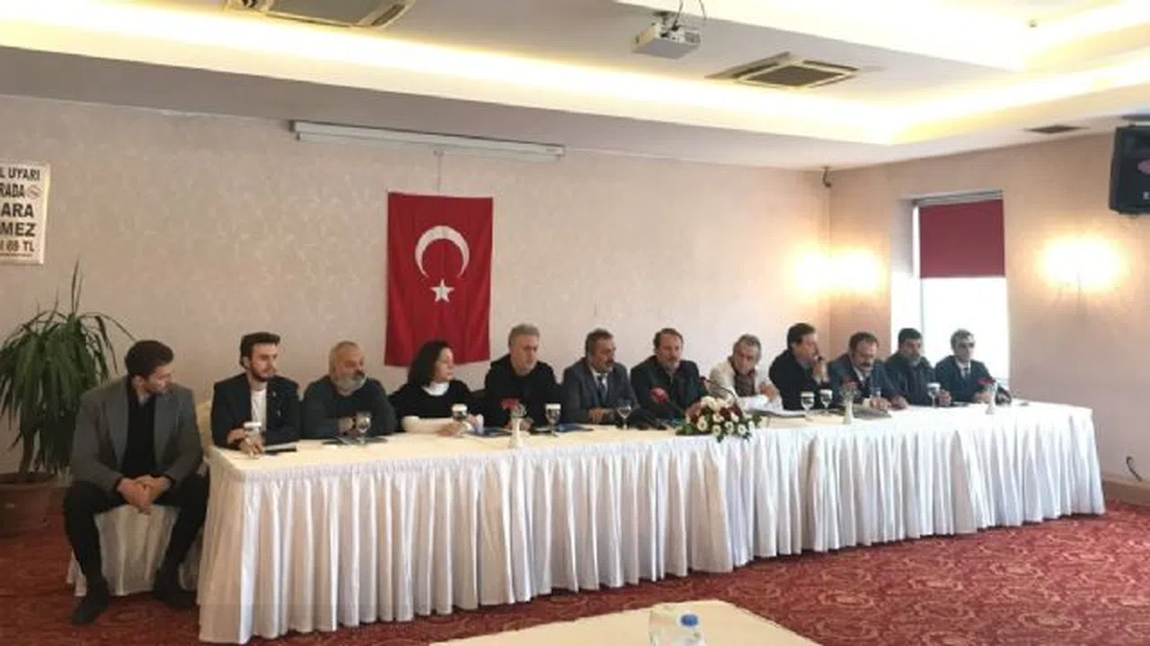 Ünlü isimlerden Mehmetçik'e destek ziyareti