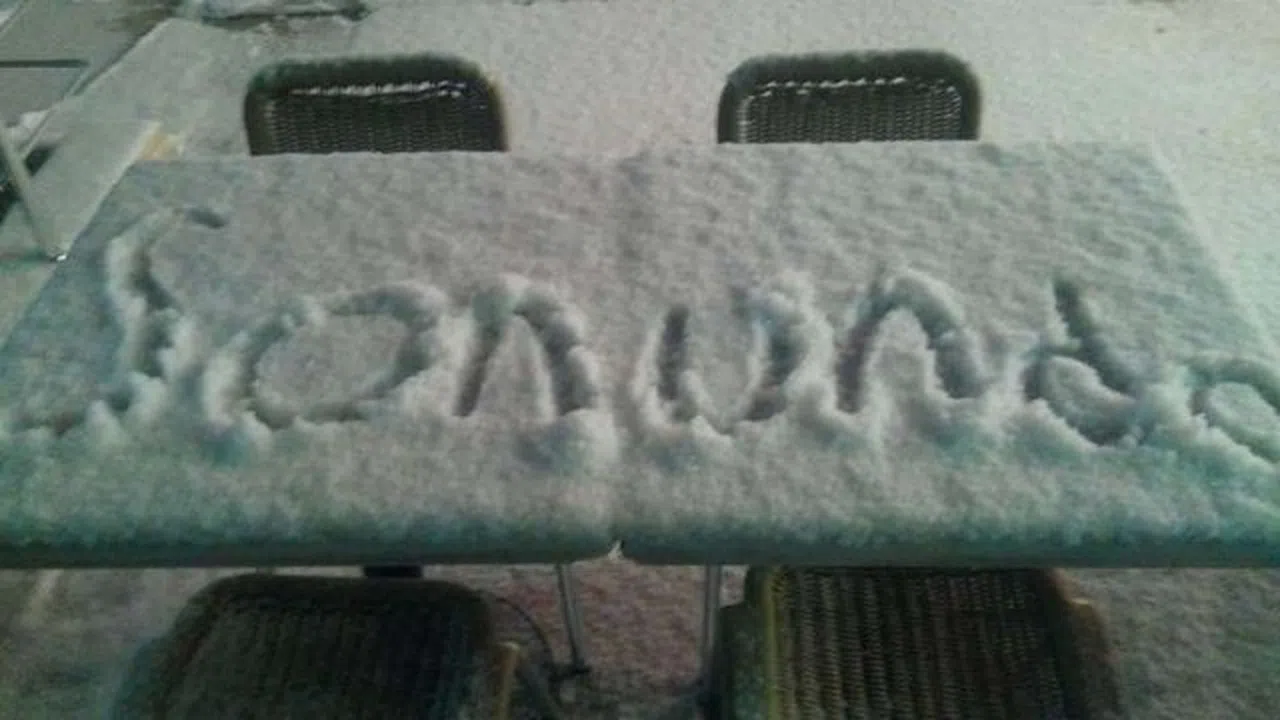 Beklenen kar geldi İstanbul donuyor