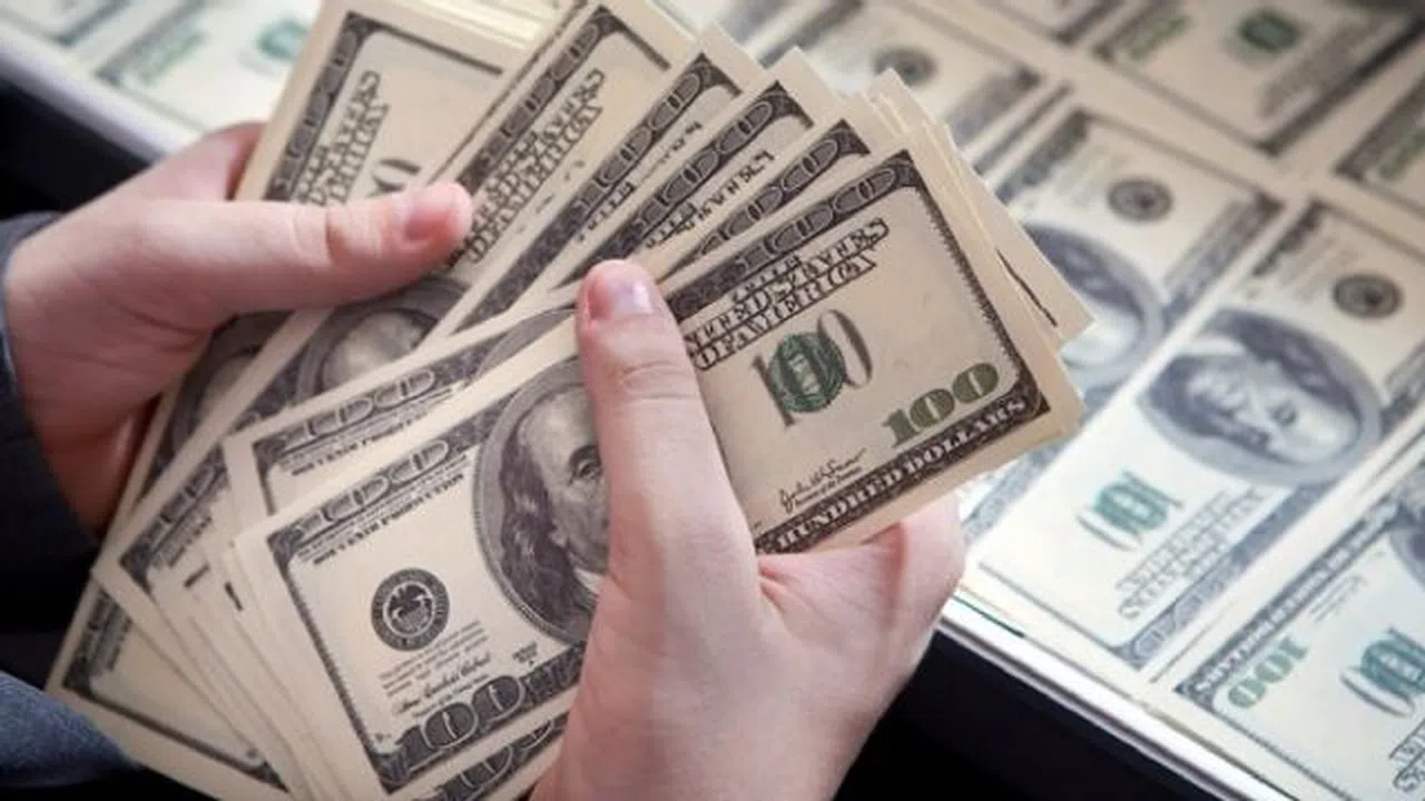 Dolar 4 TL’yi aştı. Yurt içi piyasa tedirgin