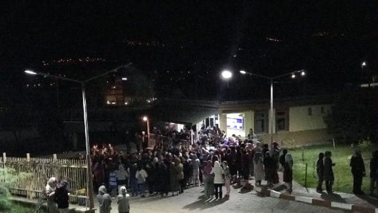 Zehirli yemek öğrencileri isyan ettirdi