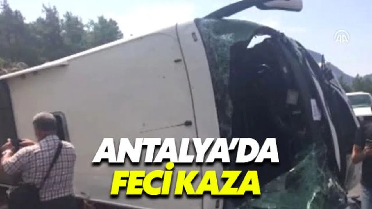 Antalya'da turisteri taşıyan tur otobüsü kaza yaptı