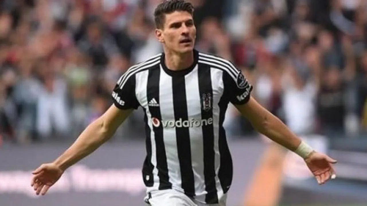 Beşiktaş eski yıldızının peşine düştü