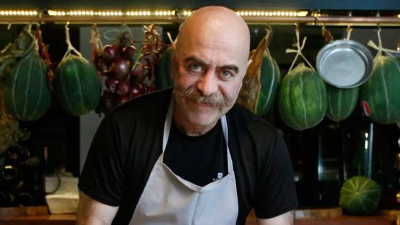 Ünlü Yönetmen Ezel Akay Benlerinden kurtuldu