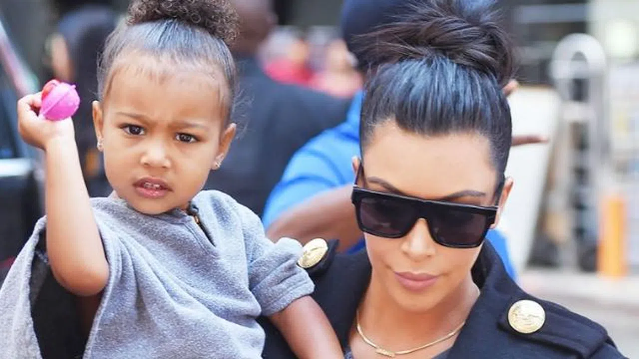 Kim Kardashian 5 yaşındaki kızına photoshop yaptı