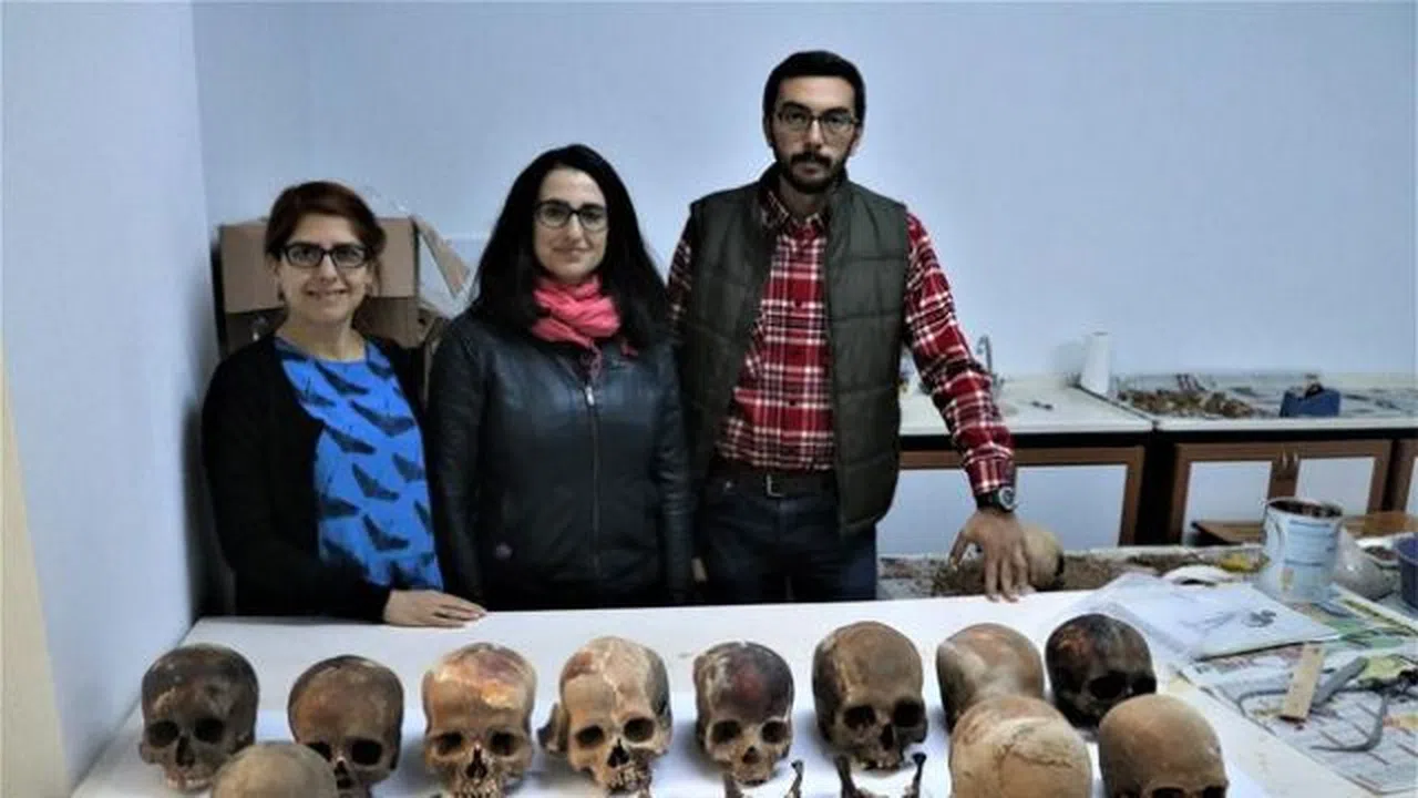 Antalya'da binlerce yıllık toplu mezar bulundu