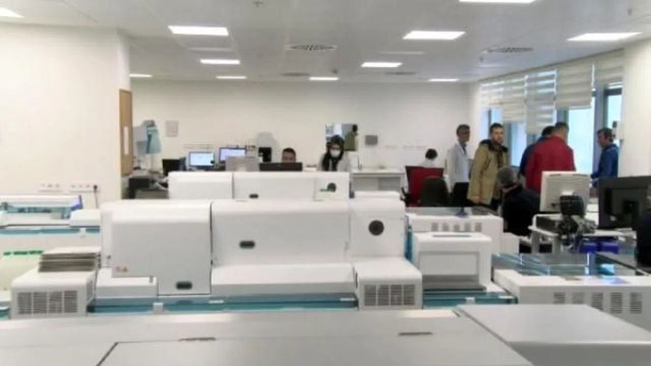 Hastane personeli asit dolu şişeyi düşürdü hastane boşaltıldı