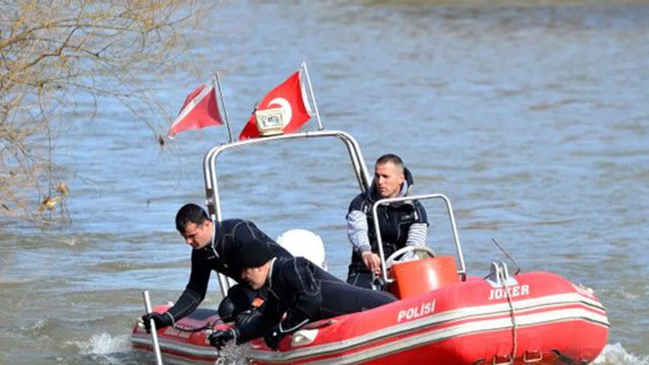 Derede kaybolan araçta 4 gencin yaşam savaşı!