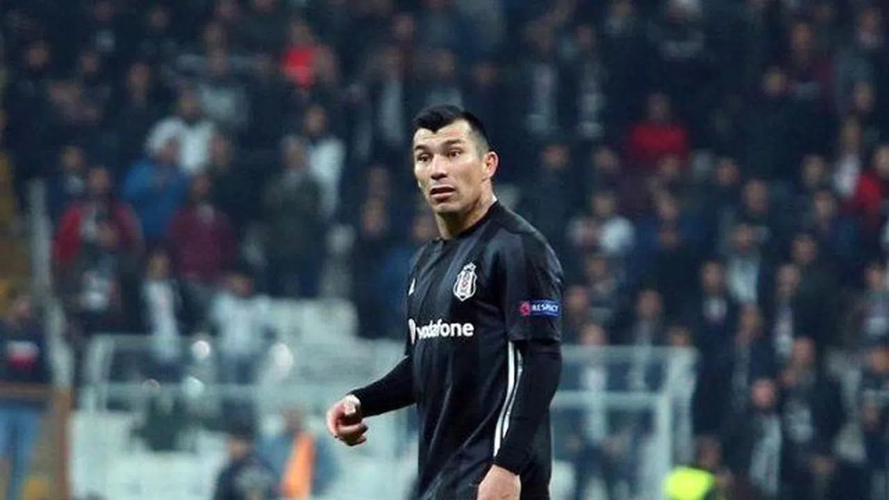 Beşiktaşlı Medel Çinlilerin takibinde