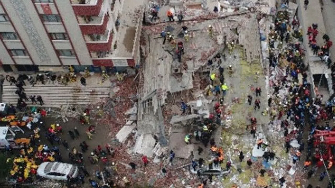 Kartal'da çöken binada 3 zanlıya gözaltı