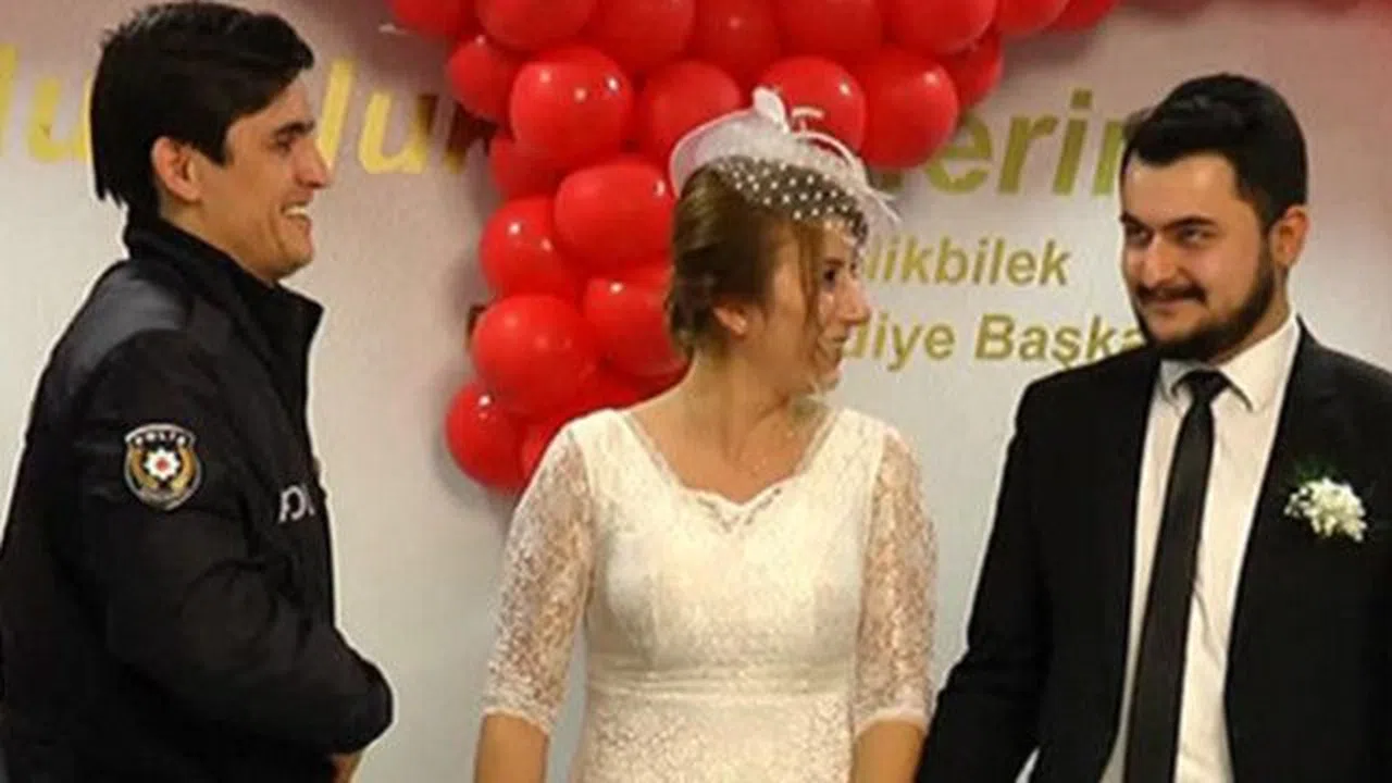 Polis memurlarının nikahında kelepçe şoku!