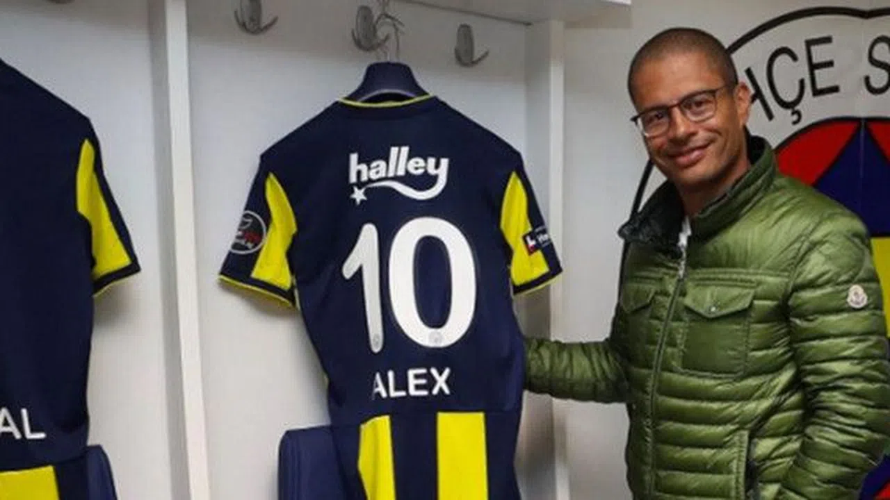 Fenerbahçe efsanesi Alex sonunda geri dönüyor!