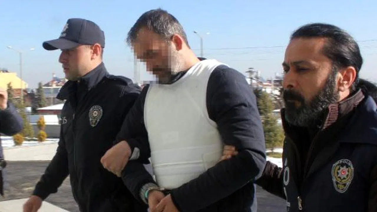 Hapishaneden çıkan kocasını sevgilisine öldürttü