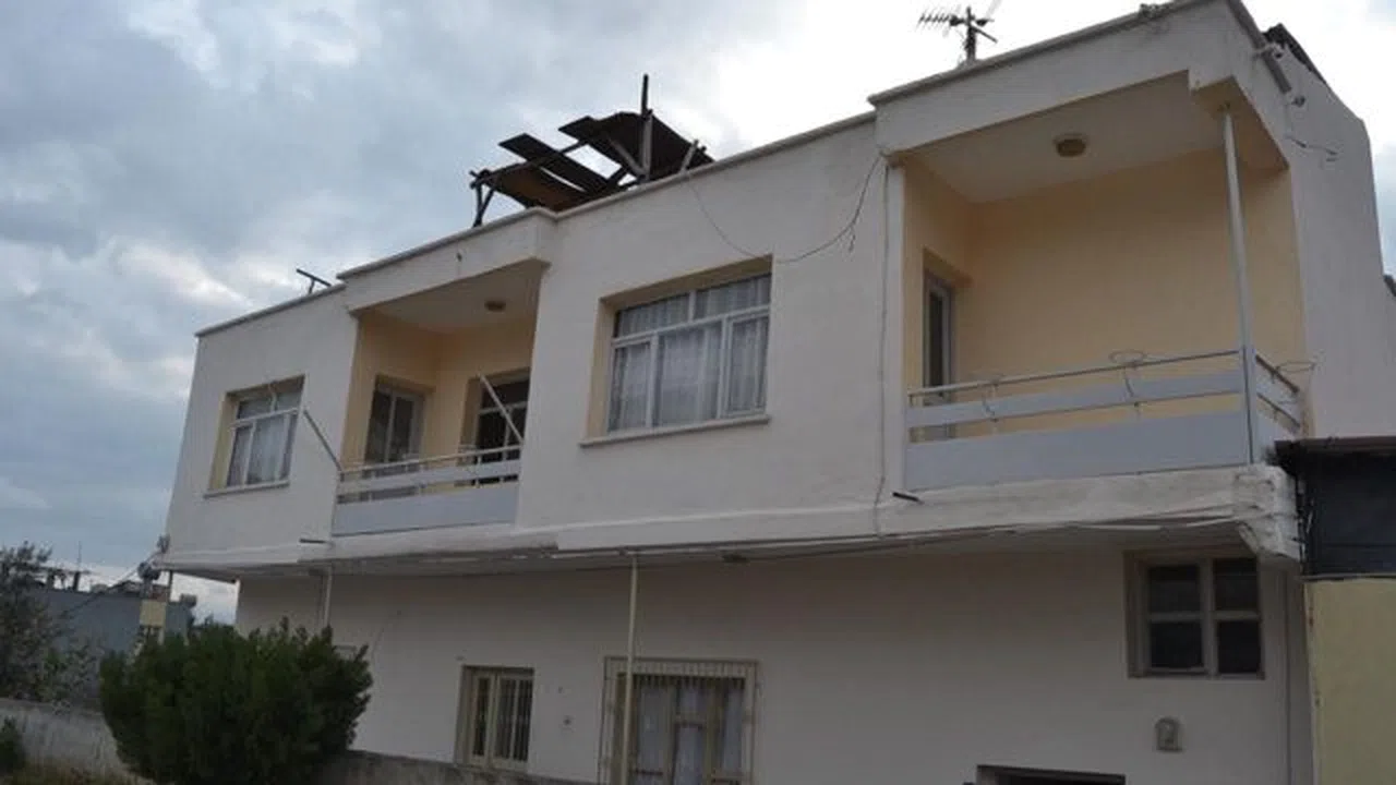 Eşini çocuğunun gözleri önüne bıçakladı