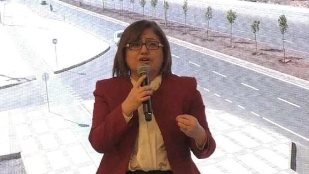 Fatma Şahin gözyaşlarına boğuldu