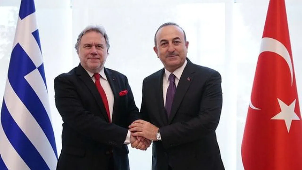 Dışişleri Bakanı Çavuşoğlu, Yunan mevkidaşı ile görüştü