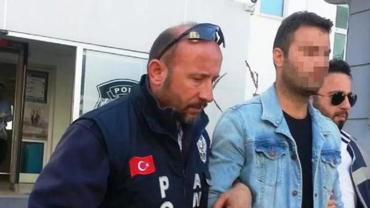 Taksicileri dövizle dolandırdı