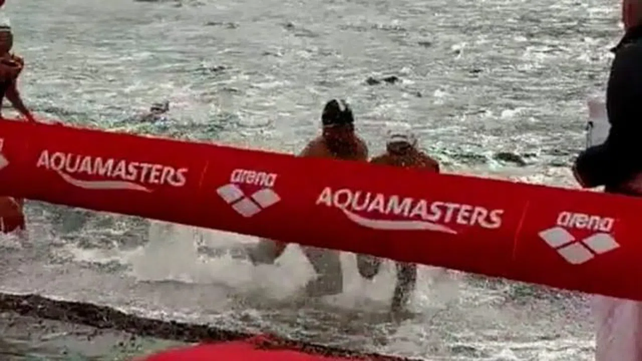 Skandal yüzme yarışması