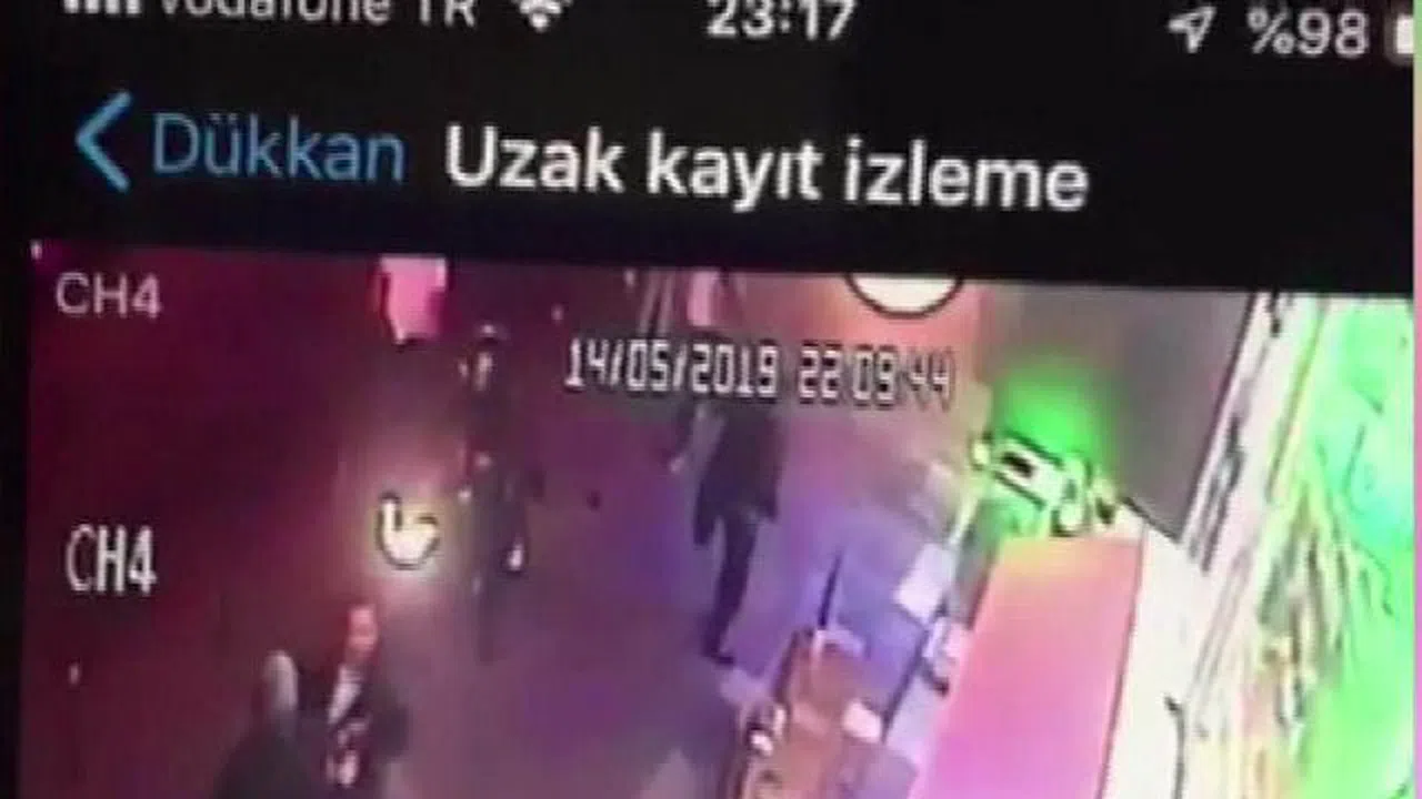 Çarşı grubu liderine silahlı saldırı anı kamerada