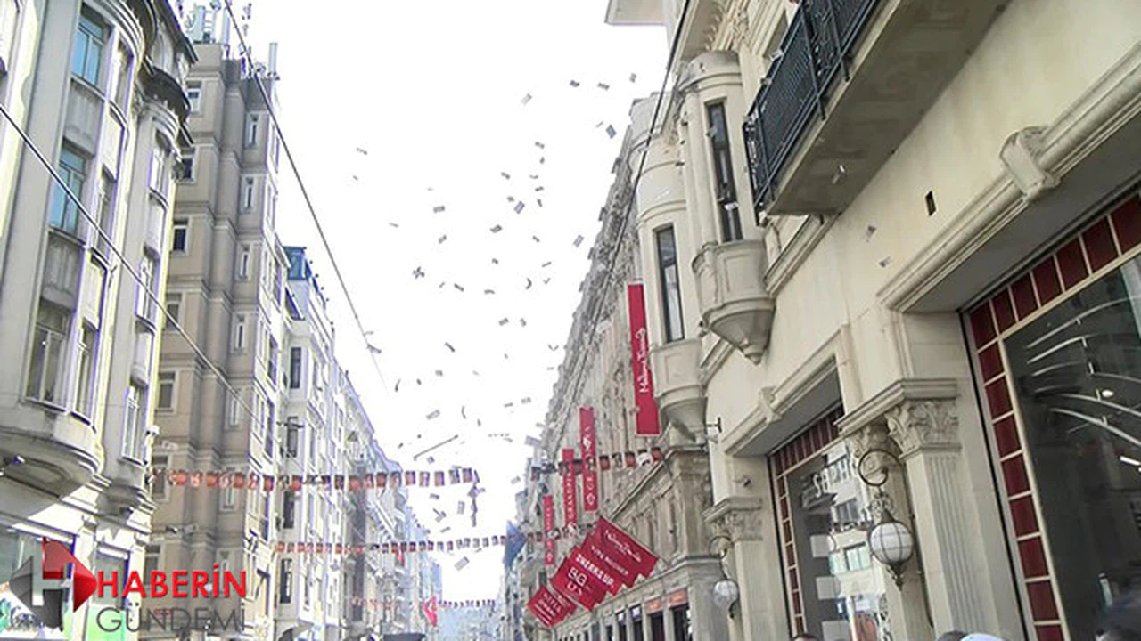 İstiklal Caddesi'ne para saçıldı!
