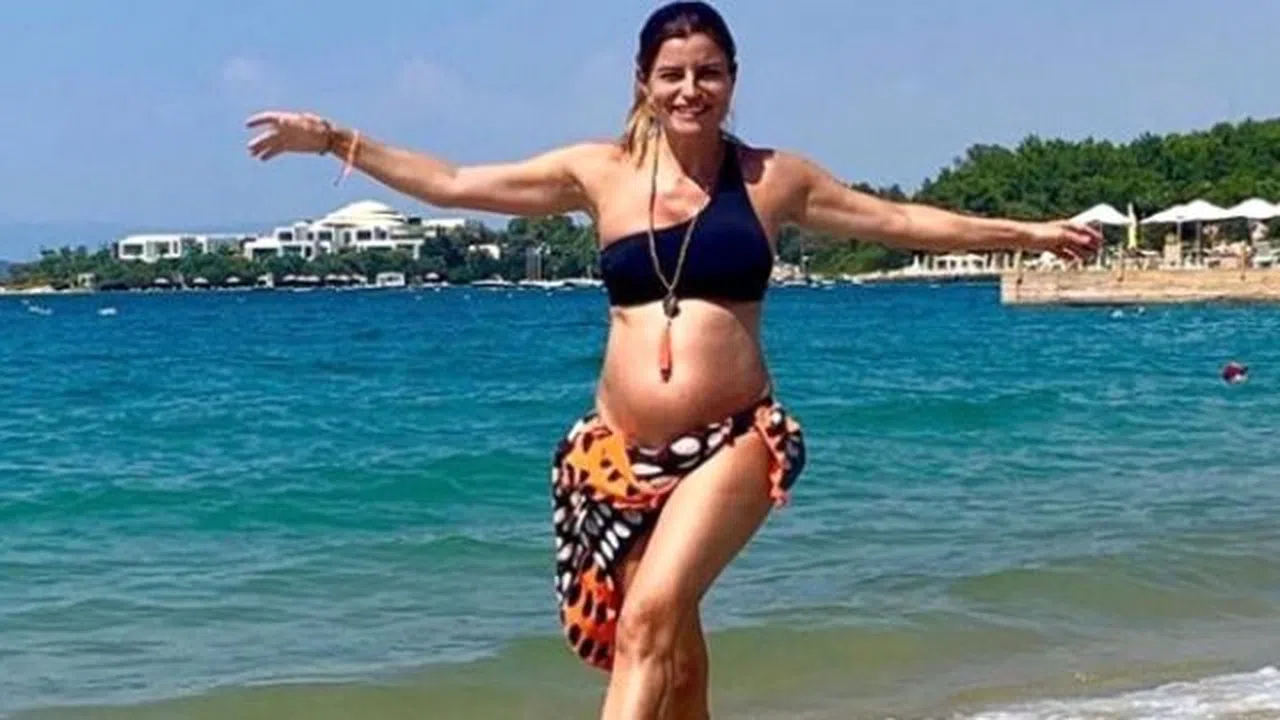 Ece Vahapoğlu plajda fenalık geçirdi