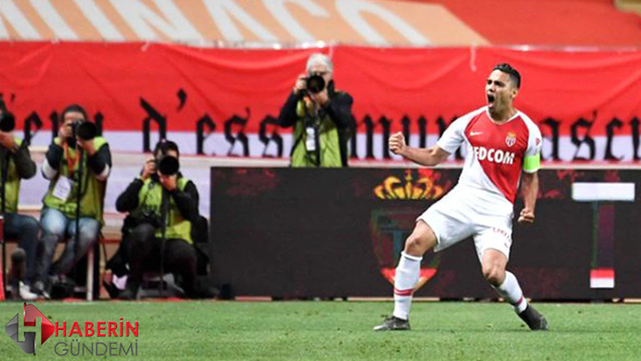 Falcao'ya TT Arena'da imza töreni