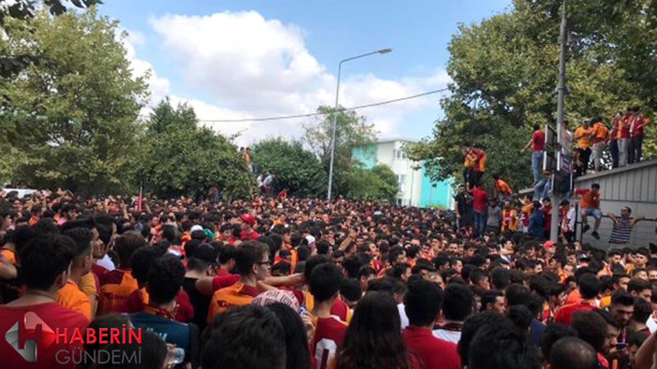 Galatasaraylı taraftarlar Falcao'yu bekliyor