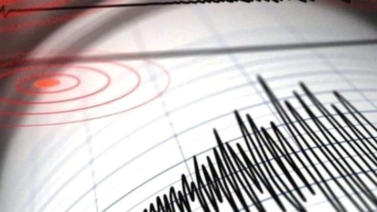 İzmir ve Antalya'da peş peşe deprem