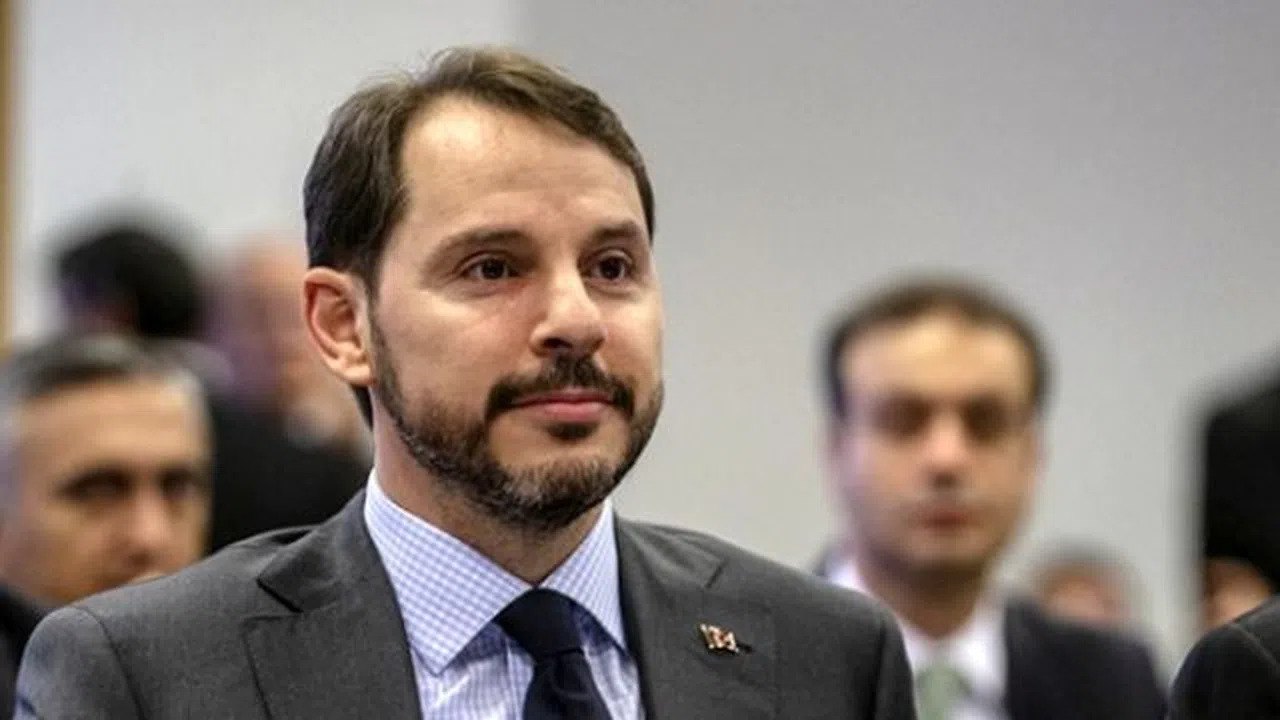 CHP'den Albayrak'ı eleştiren pankart