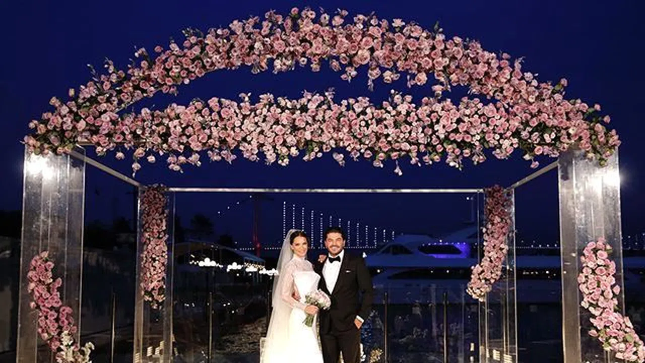 Uğur Akkuş'tan Ebru Şallı'ya 15 milyon dolarlık malikane