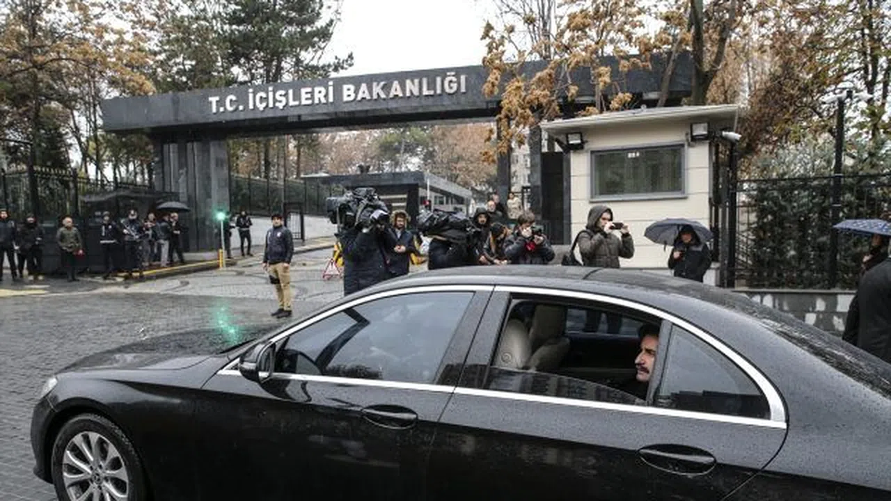 Ahmet Davutoğlu başvurusunu yaptı