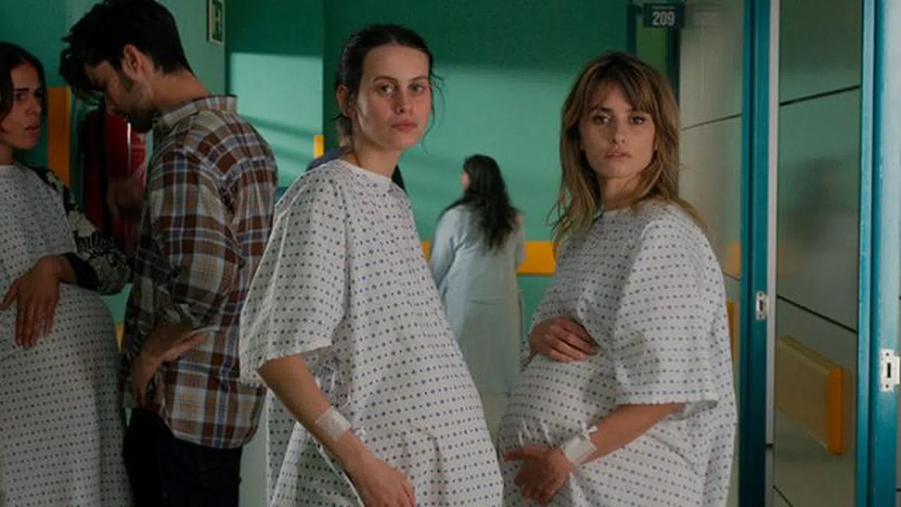 Penelope Cruz, Paralel Anneler'de