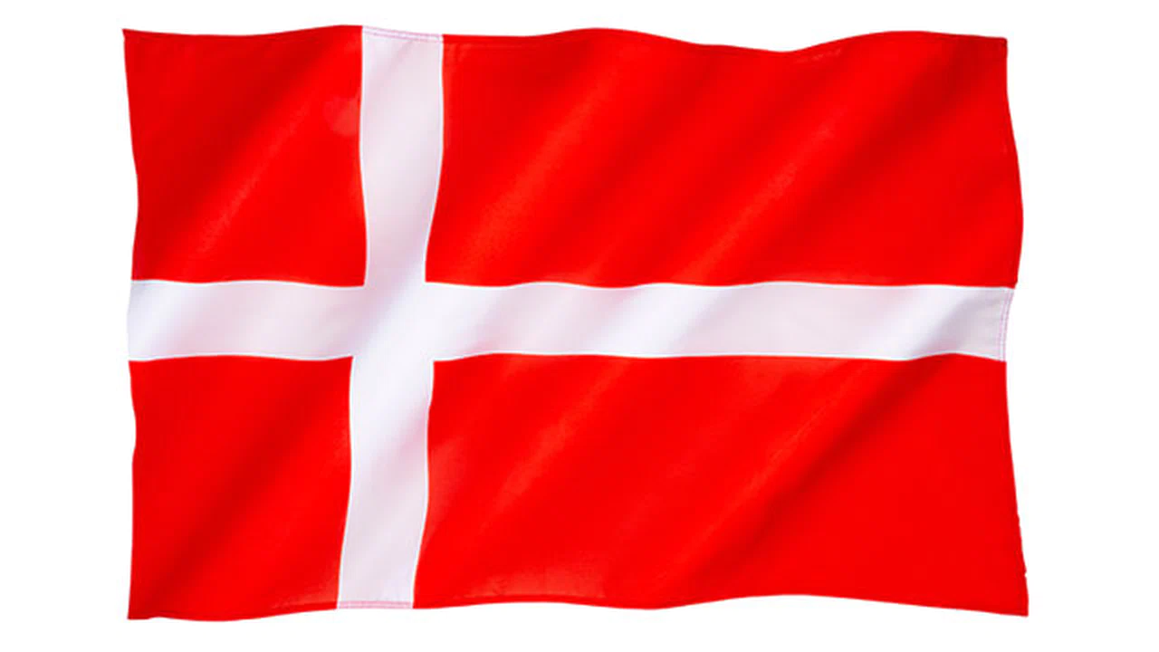 Kraliçe II. Margrethe, Tahtı Veliaht Prens Frederik'e Devretti