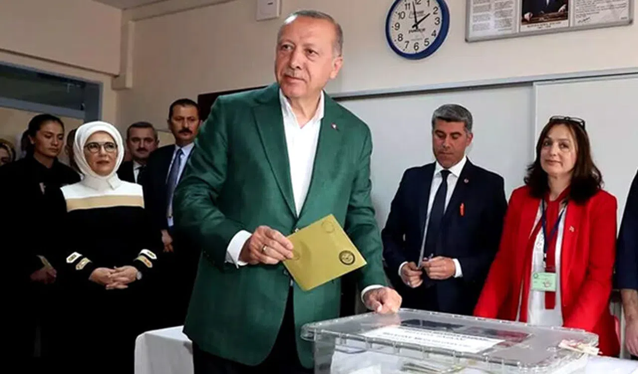 Siyasi Liderler Oylarını Nerede Kullanacak ?