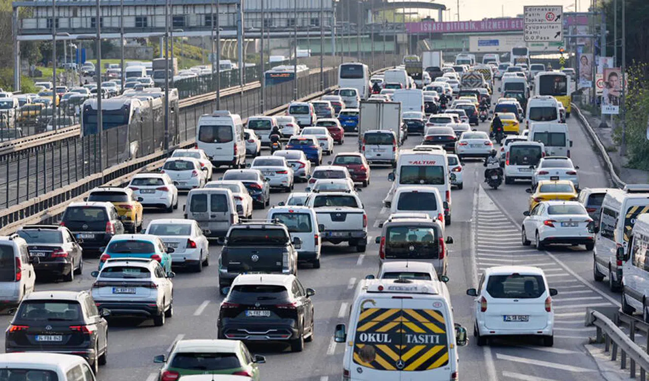 Tatil Dönüşünde Yoğun Trafik, Dikkat