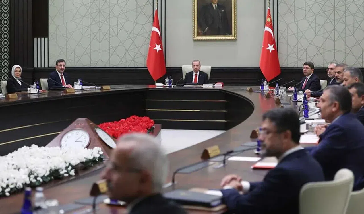 Kabine Toplanıyor, Ekonomi ve Diplomasi Gündemde