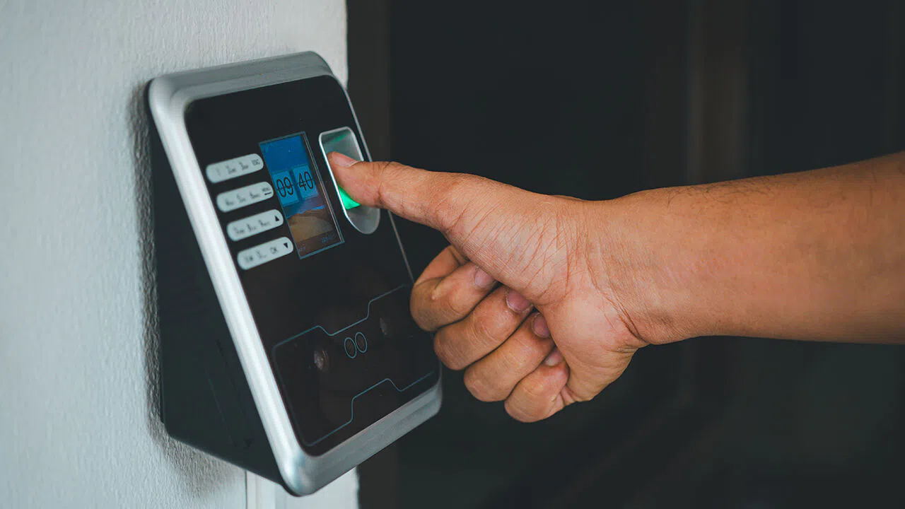 Parmak İzi ve Yüz Tanıma ile Erişim Kontrolü