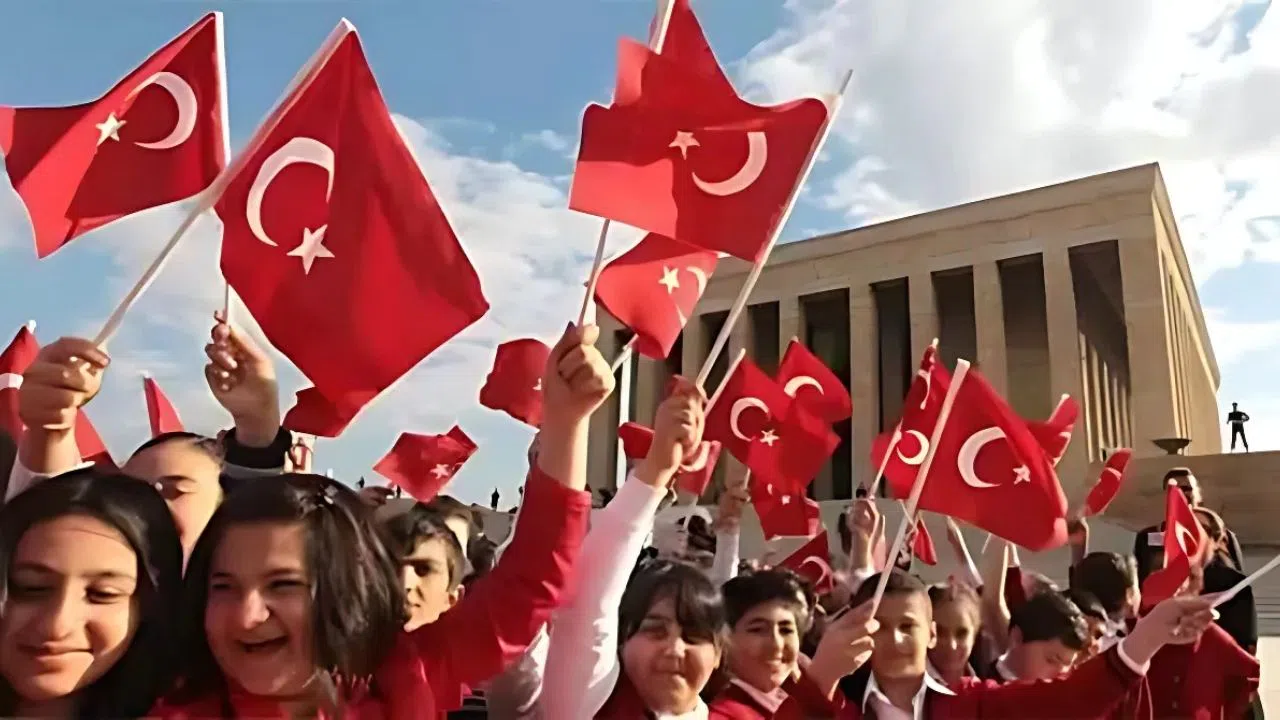 Çocukların Bayramı 23 Nisan, Türkiye'yi Gökkuşağına Boyadı