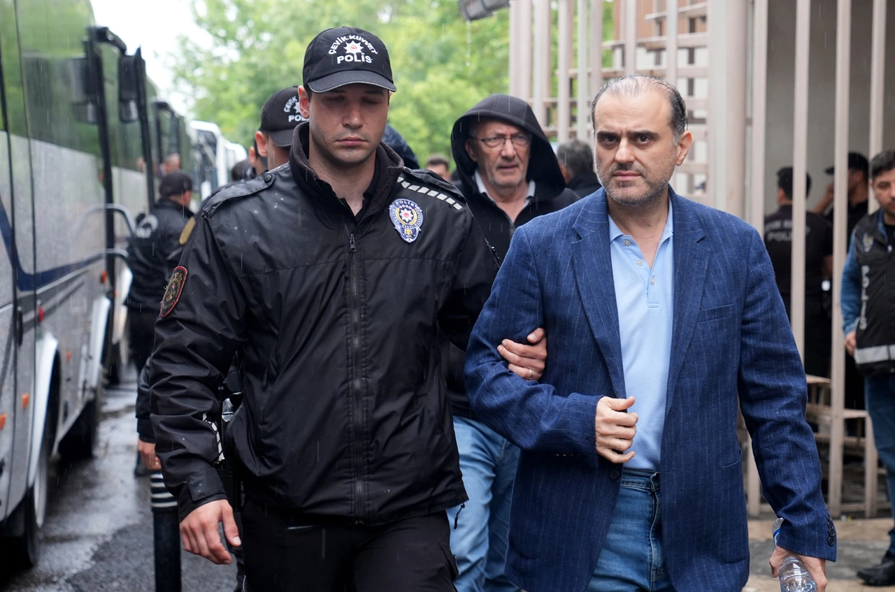 İBB’ye yolsuzluk operasyonu: 45 şüpheli adliyeye çıkarıldı