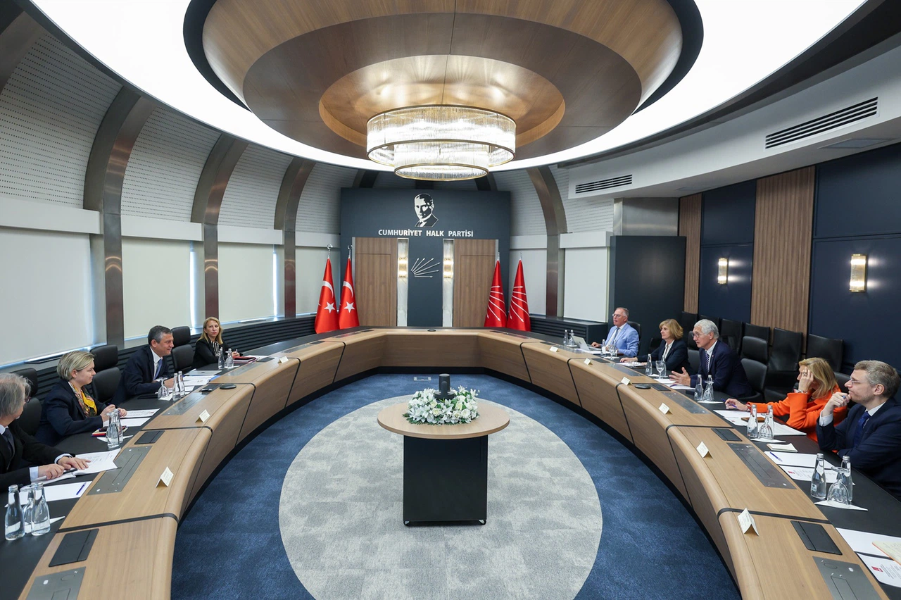 CHP Genel Merkezi’nde Fransız senatörler kabul edildi