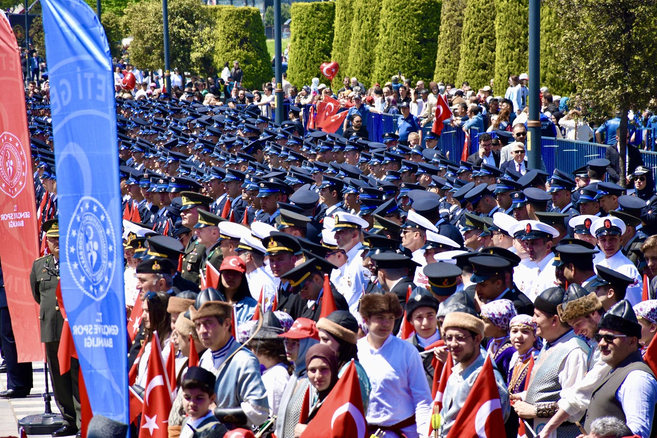 Osman Aşkın Bak: Gençler, Türkiye’nin bilim ve savunma gücü olacak