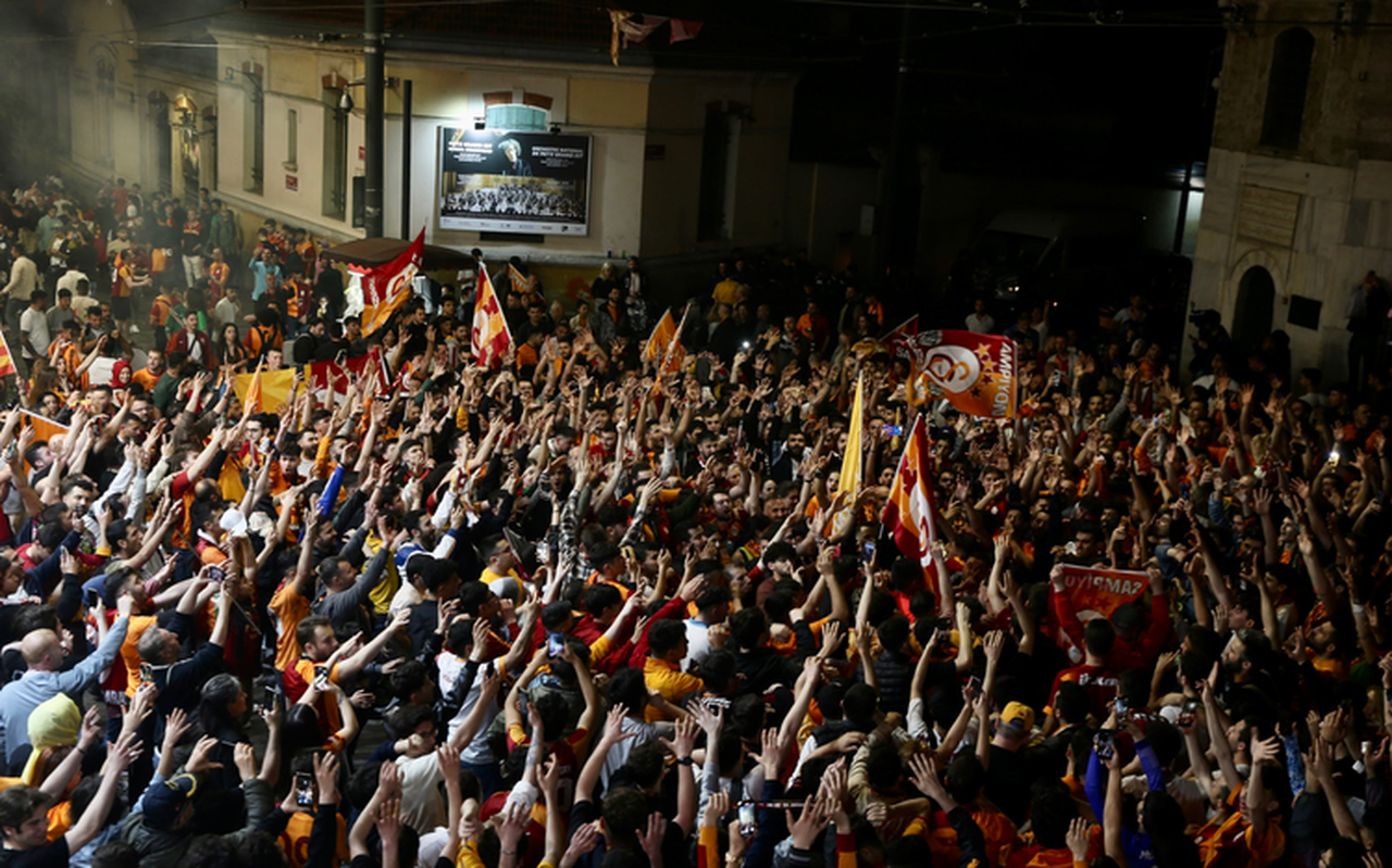 Galatasaray taraftarı Ankara’da şampiyonluğu kutladı